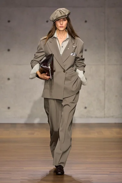 Look 1